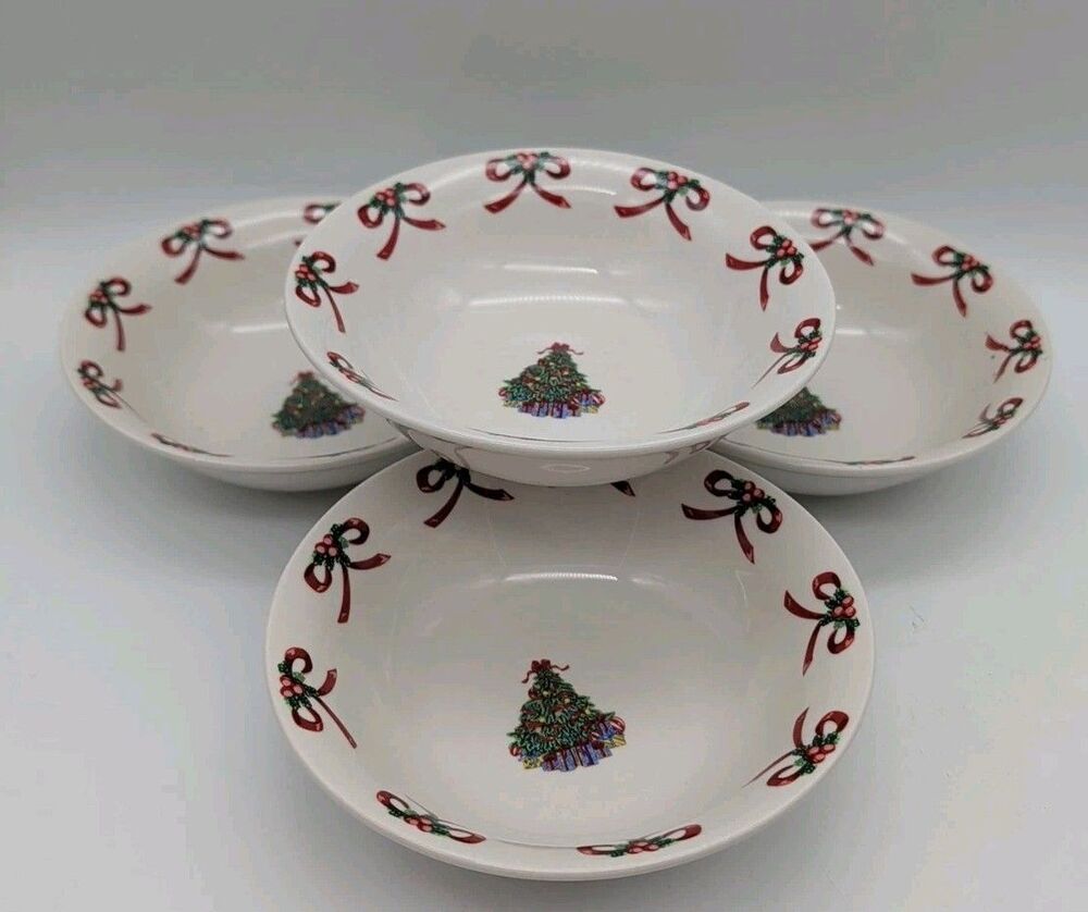 Set Of 4 Gibson Christmas Morning 6” Cereal Bowls  Tree Presents